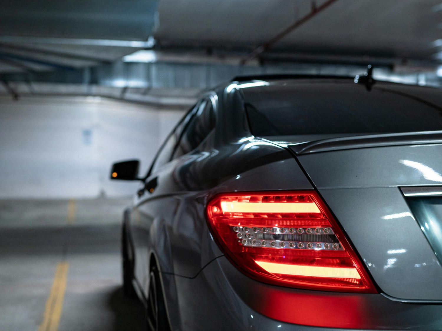 LAMTTO DC22 4G LTE Car Security Camera: Protect your car's safety at all times!