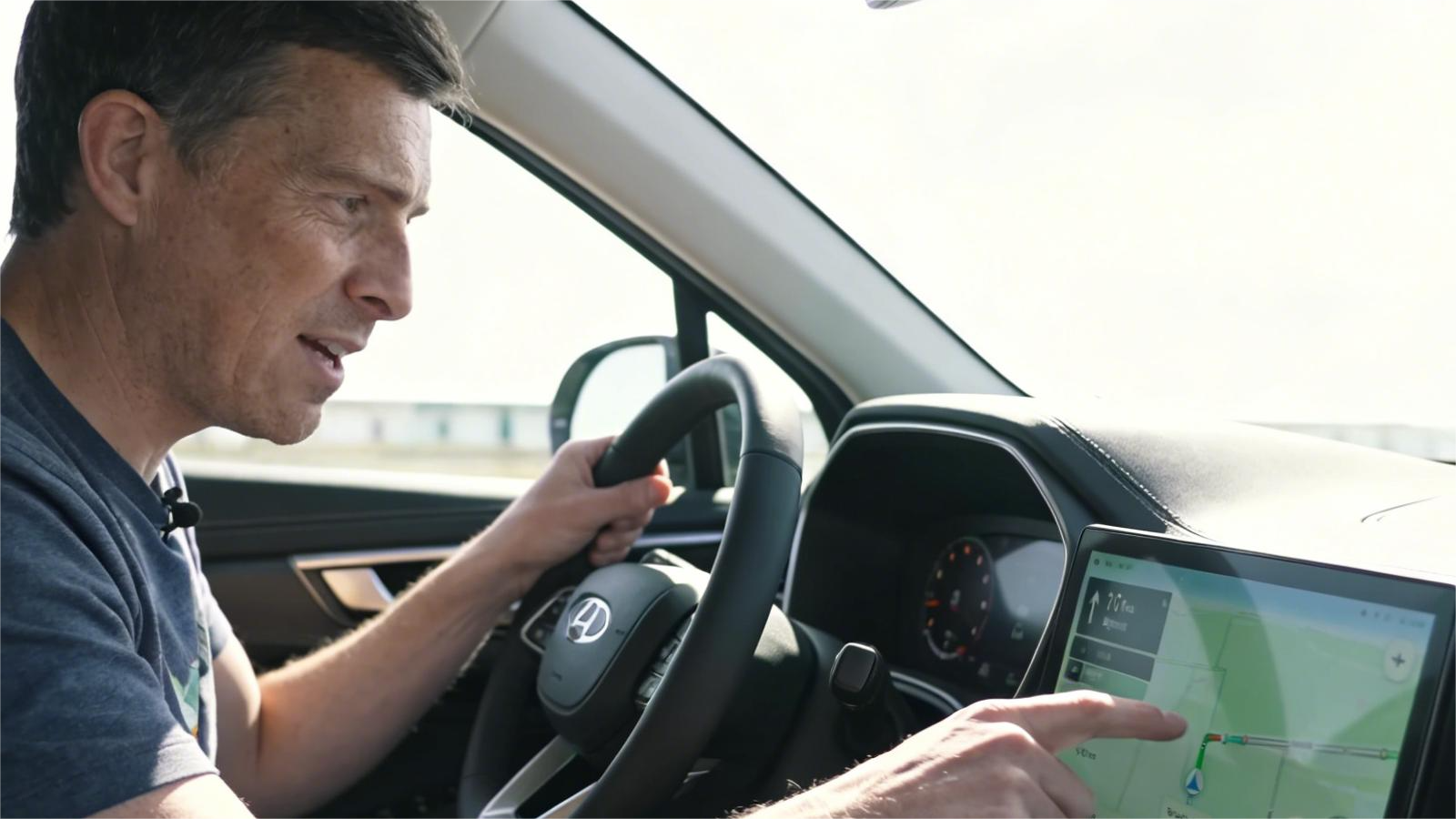 Experience the Future of Driving: LAMTTO New CarPlay Screen with Gemini AI & Google Play