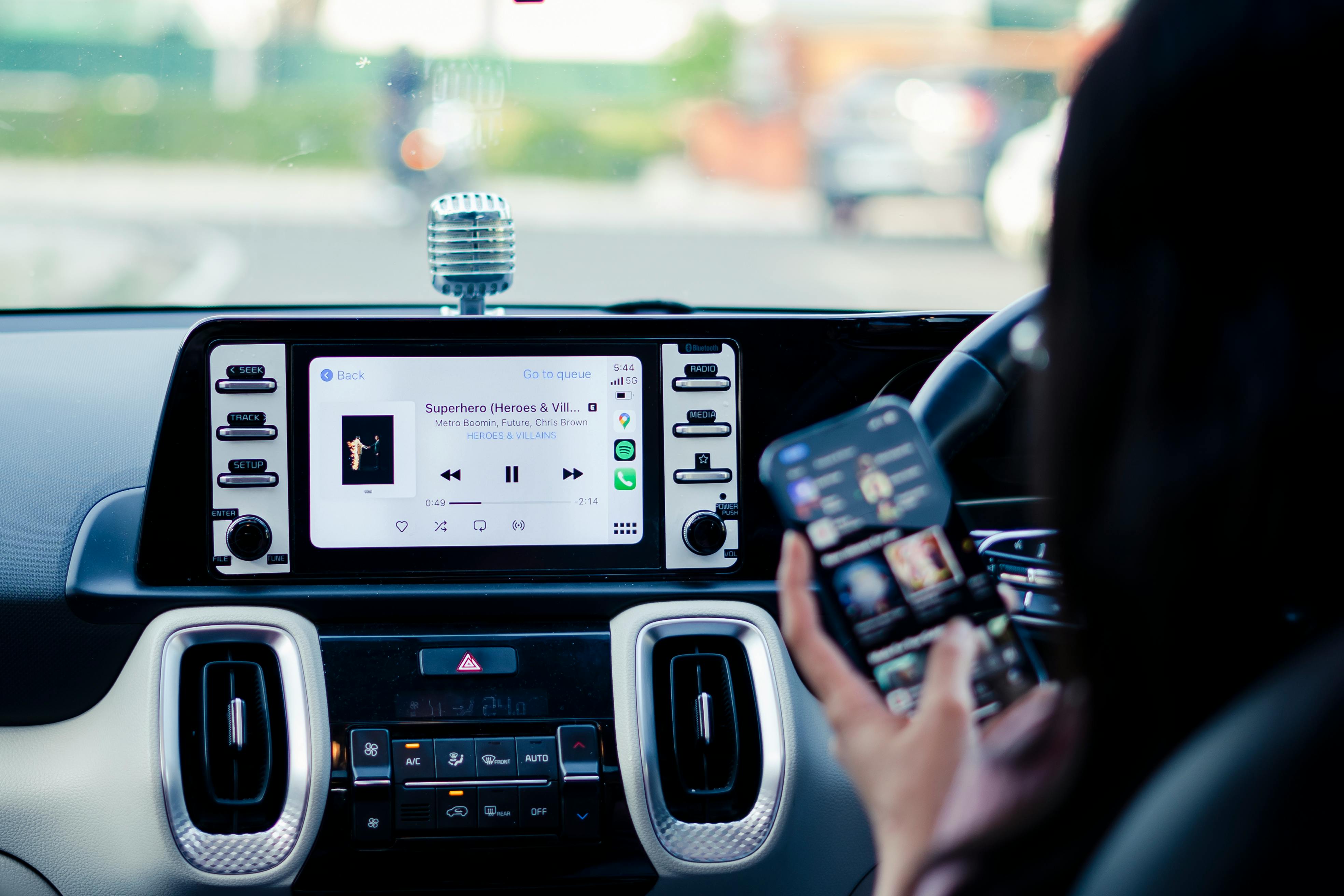 Revolutionize Your Car Entertainment: The LAMTTO Carplay Box Review